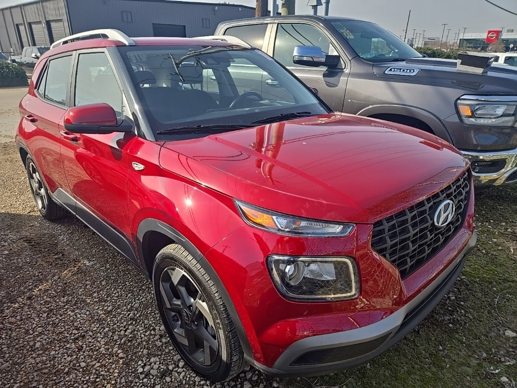 Used 2025 Hyundai Venue SEL SUV
