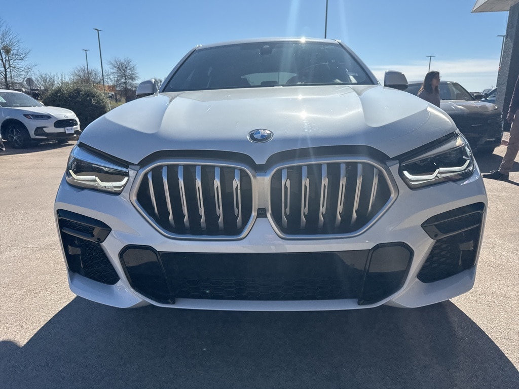 2022 BMW X6 40i's photo