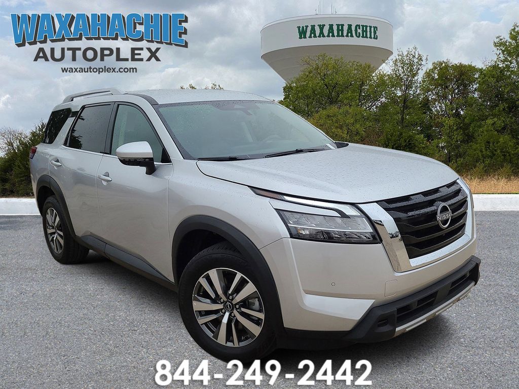 2025 Nissan Pathfinder SL 2WD's photo