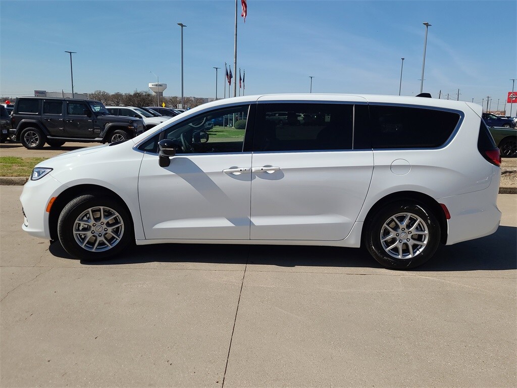 Used 2026 Chrysler Pacifica Select Minivan/Van