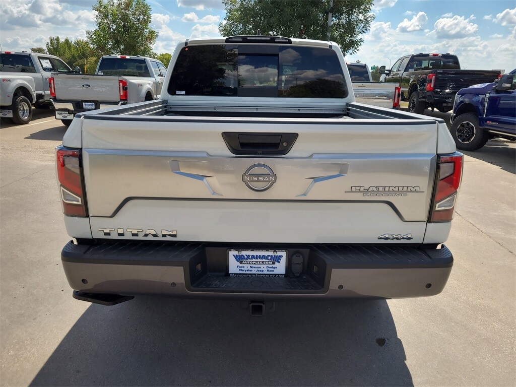 2024 Nissan Titan Platinum Reserve photo 4