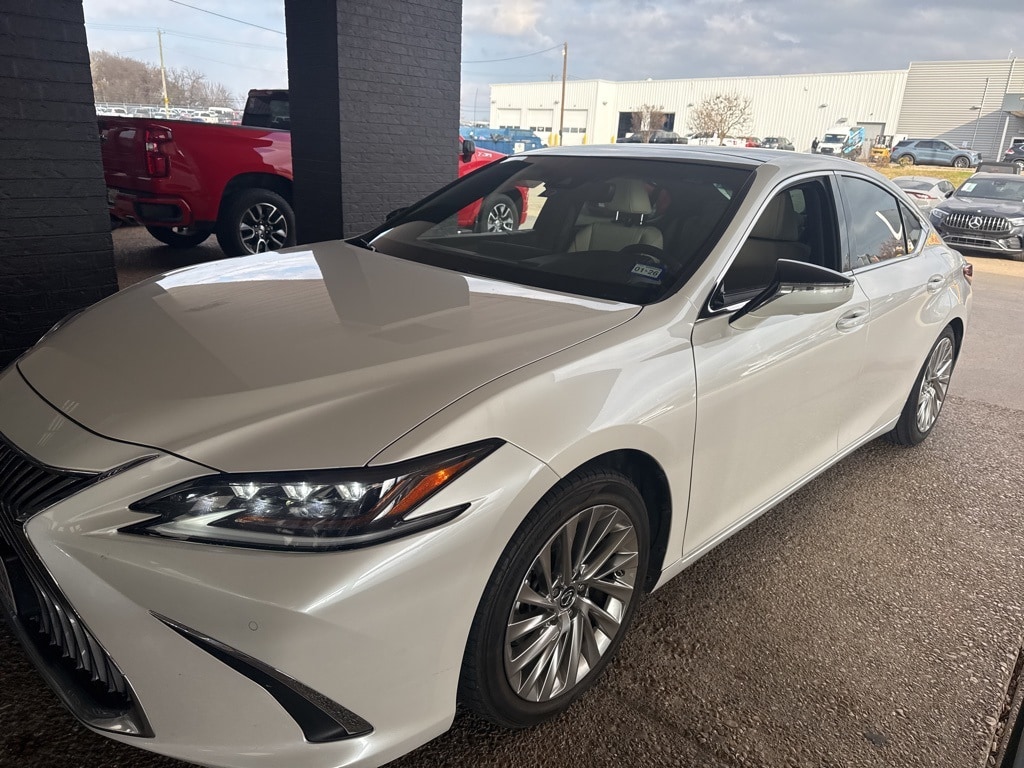 2021 Lexus ES 350 Ultra Luxury's photo