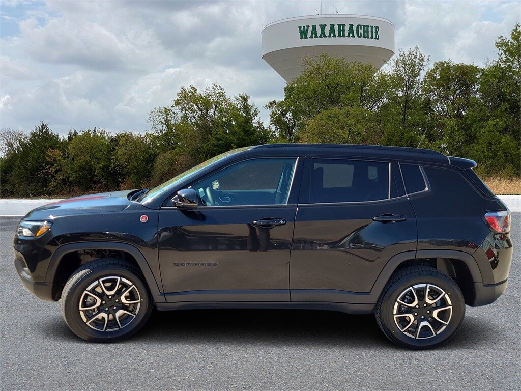 2024 Jeep Compass Trailhawk photo 2