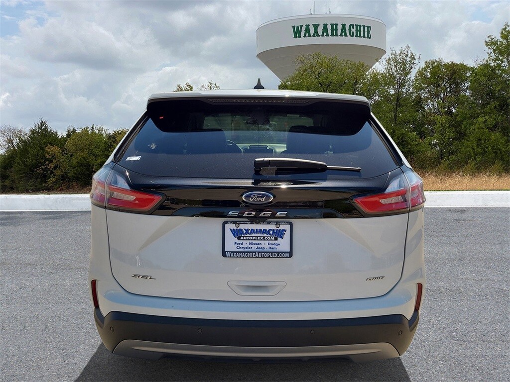2023 Ford Edge SEL photo 4