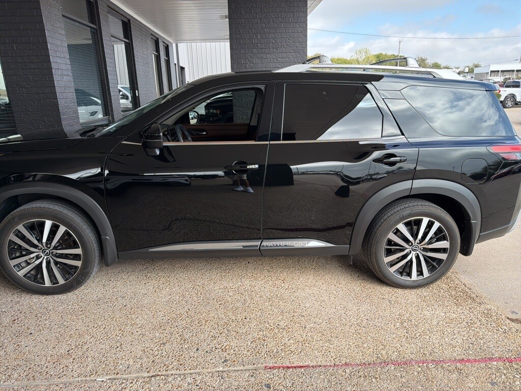 Used 2024 Nissan Pathfinder Platinum SUV