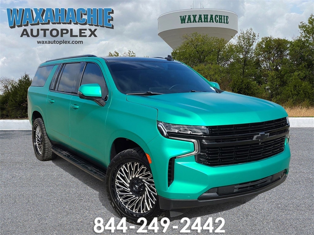 2023 Chevrolet Suburban RST's photo