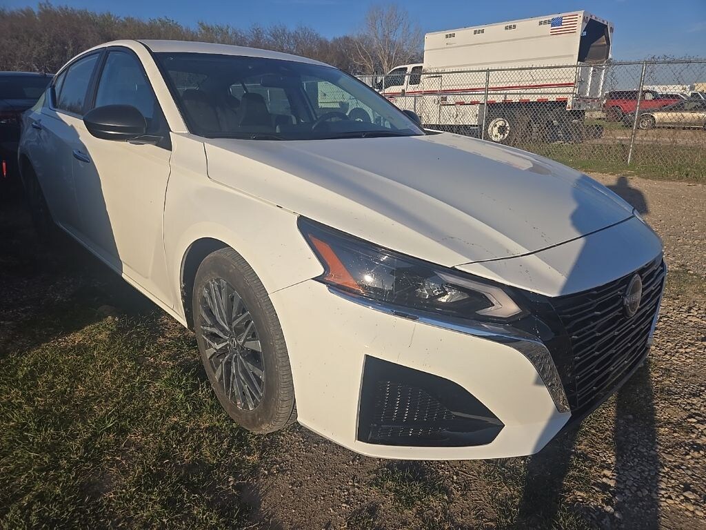Used 2025 Nissan Altima 2.5 SV Sedan