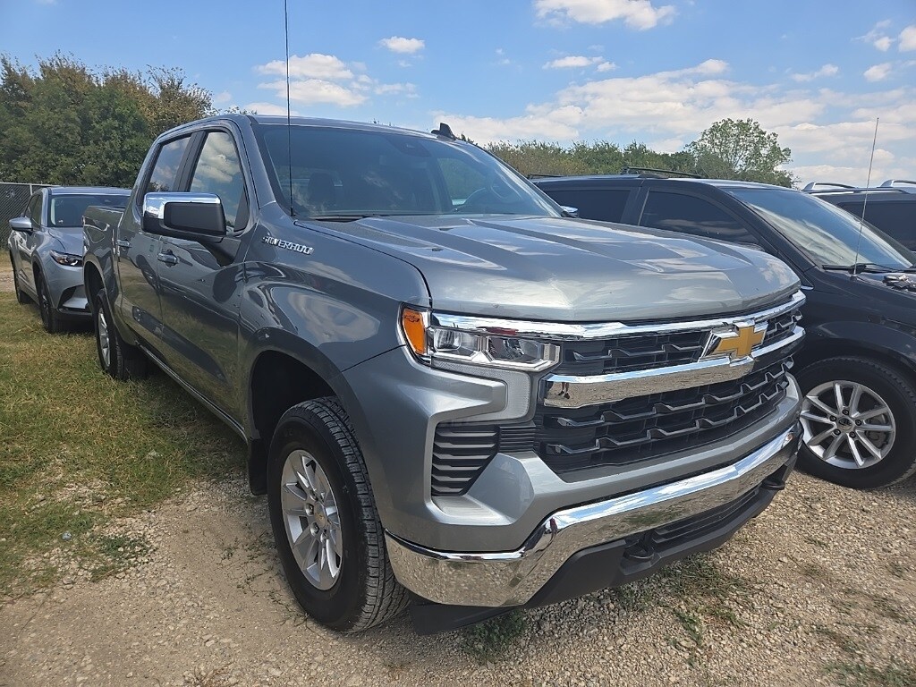 2025 Chevrolet Silverado 1500 LT photo 4