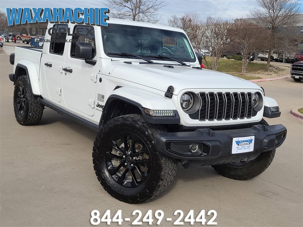 2025 Jeep Gladiator Nighthawk's photo