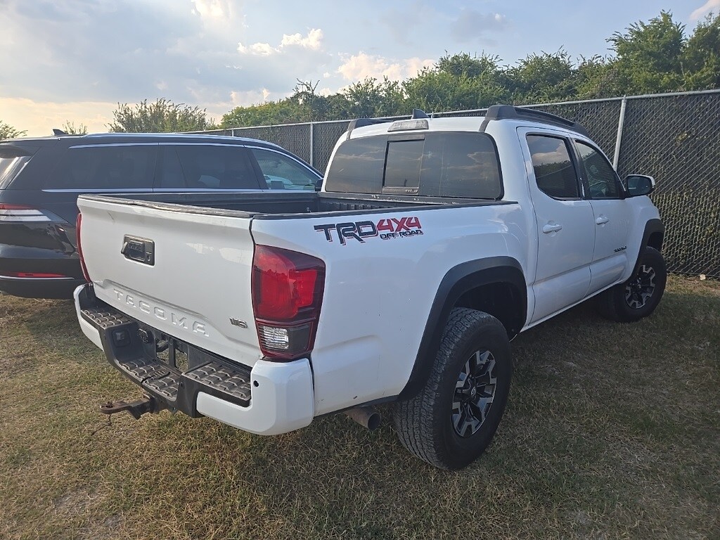 2022 Toyota Tacoma TRD SR V6 photo 3