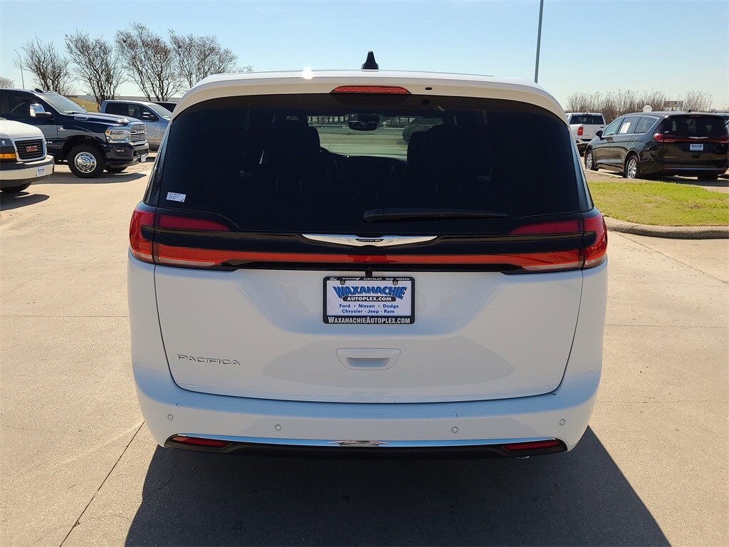 Used 2026 Chrysler Pacifica Select Minivan/Van