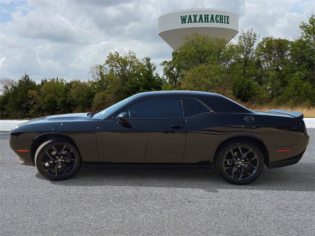 2022 Dodge Challenger SXT photo 3