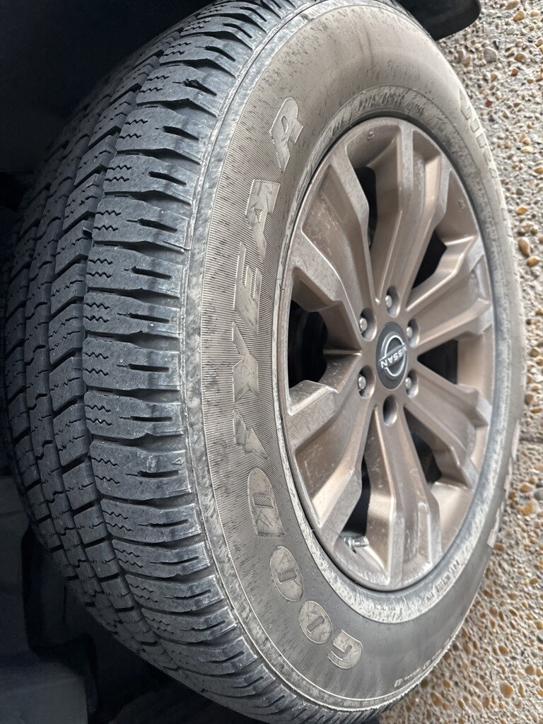 2024 Nissan Titan SV photo 2