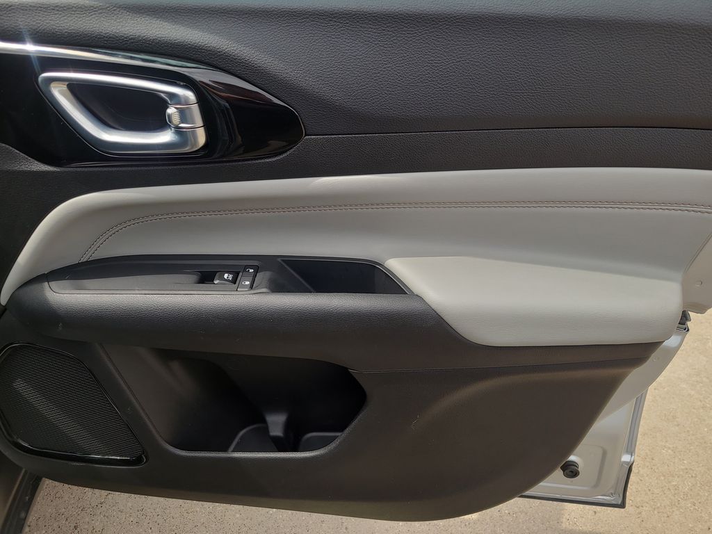 2025 Jeep Compass Limited - Photo 8