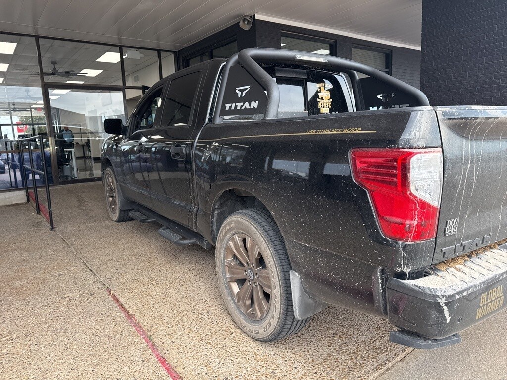2024 Nissan Titan SV photo 3