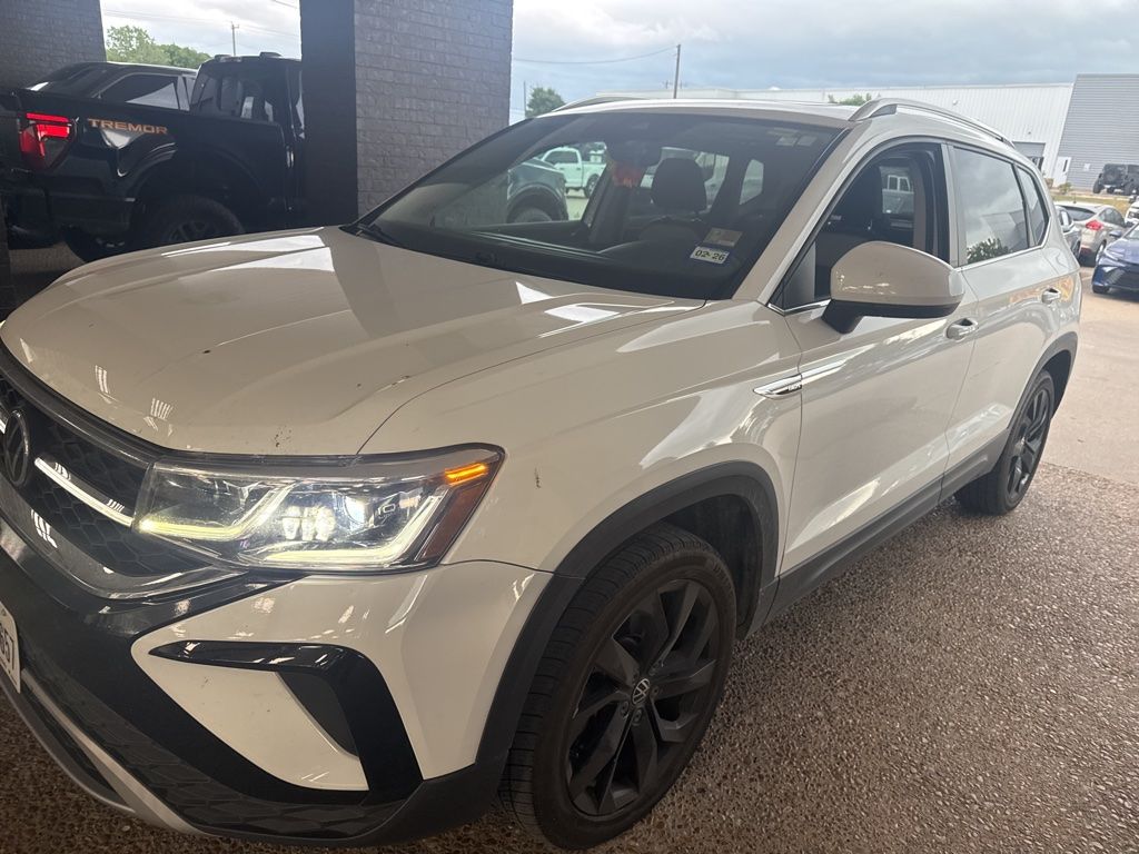 2022 Volkswagen Taos 1.5T SEL's photo