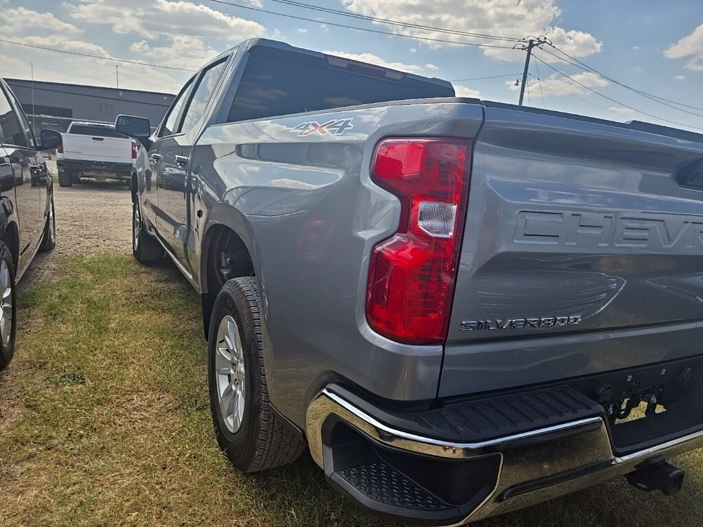 2025 Chevrolet Silverado 1500 LT photo 2