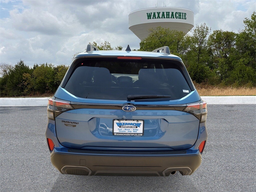 2025 Subaru Forester Limited Base photo 2