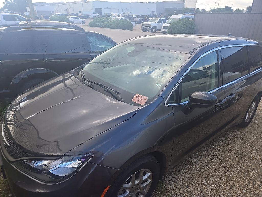 2023 Chrysler Voyager LX's photo