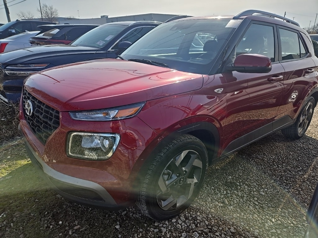 Used 2025 Hyundai Venue SEL SUV