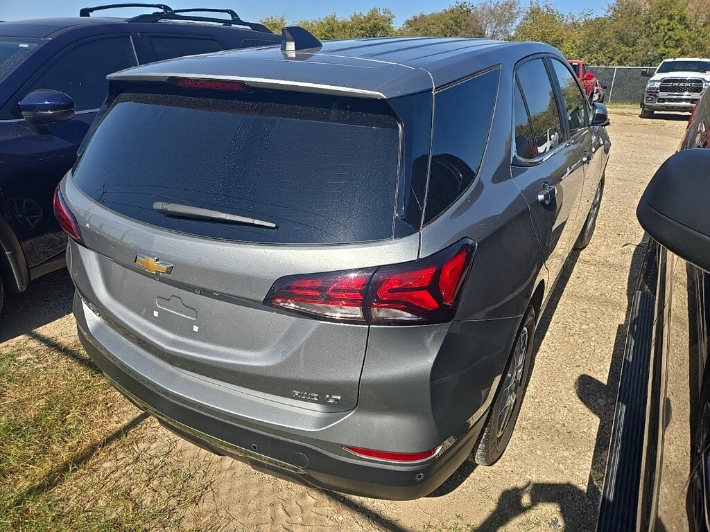 2024 Chevrolet Equinox LT photo 3