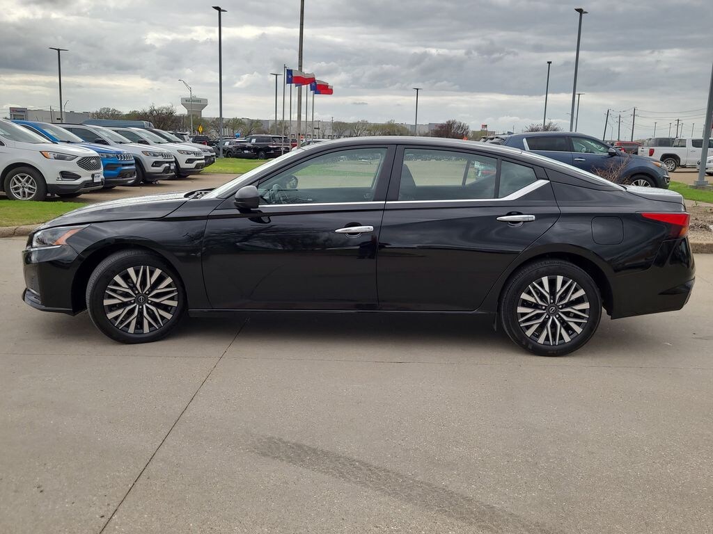 Used 2025 Nissan Altima 2.5 SV Sedan