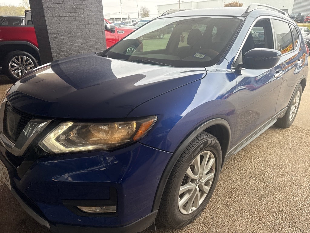 2017 Nissan Rogue SV's photo