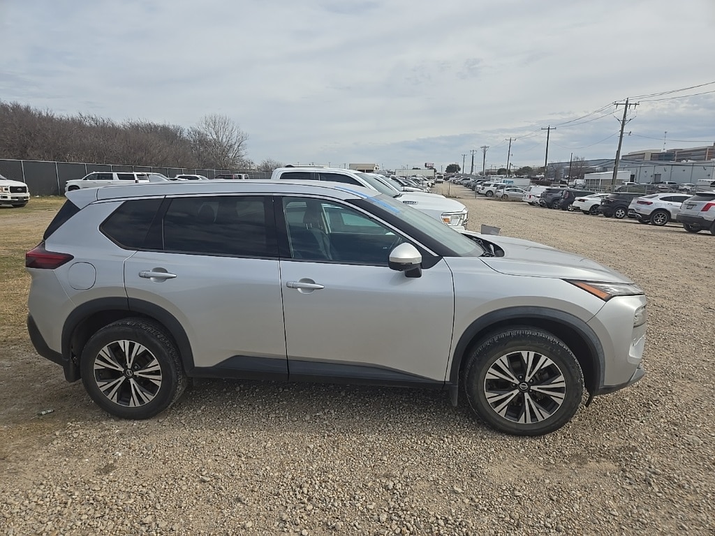 2021 Nissan Rogue SV's photo