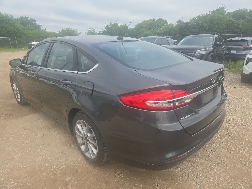 Used 2017 Ford Fusion SE Sedan
