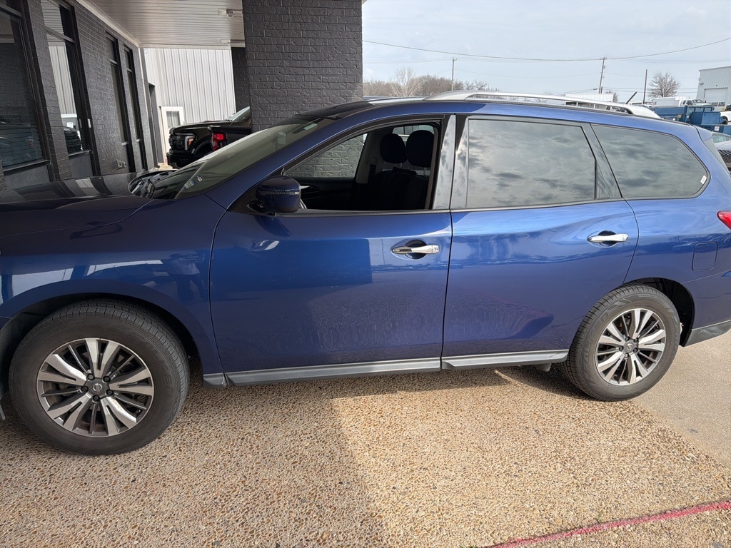 2018 Nissan Pathfinder SV