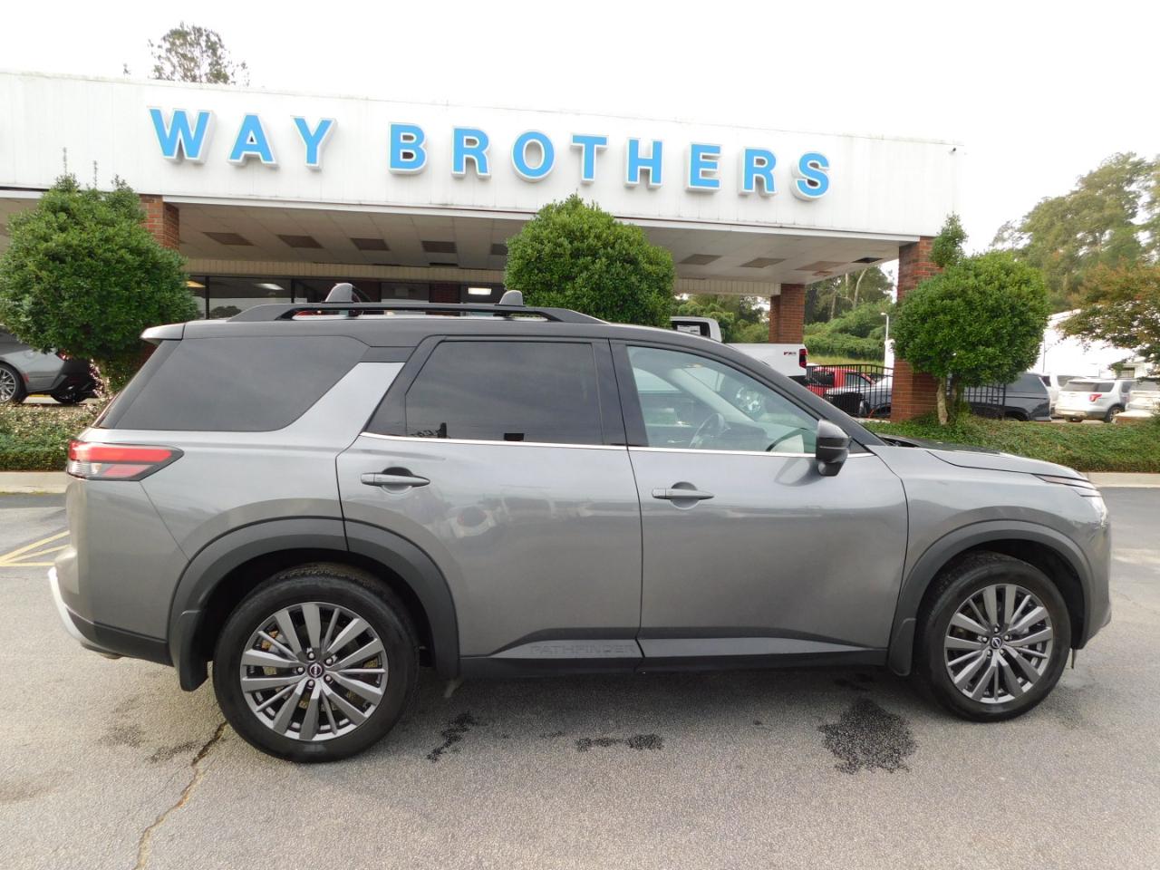 2024 Nissan Pathfinder SL