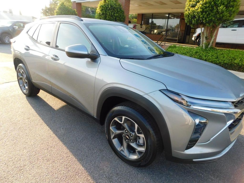 New 2026 Chevrolet Trax LT SUV