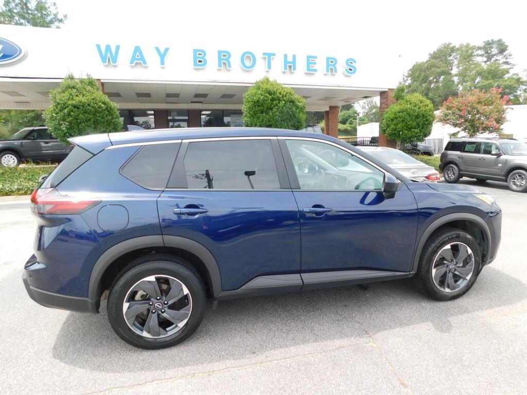 Used 2025 Nissan Rogue SV
