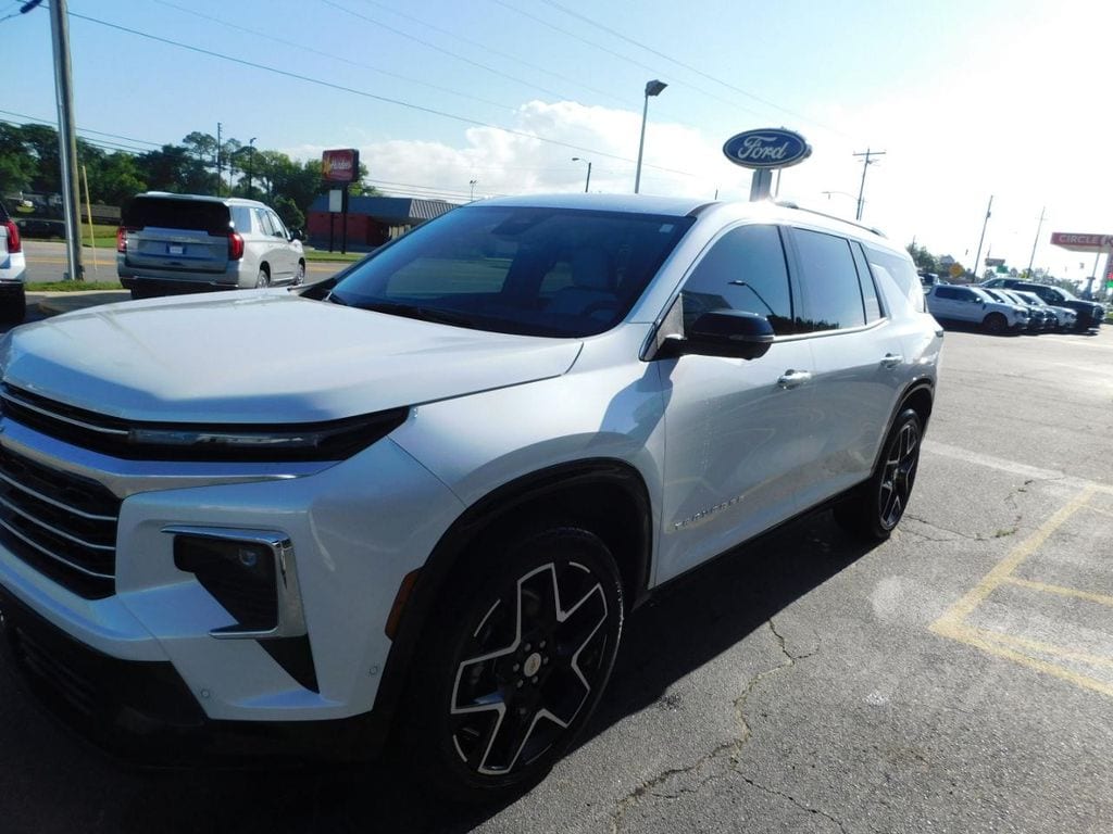 Used 2025 Chevrolet Traverse High Country SUV