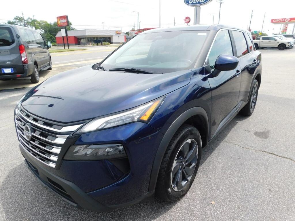 Used 2025 Nissan Rogue SV