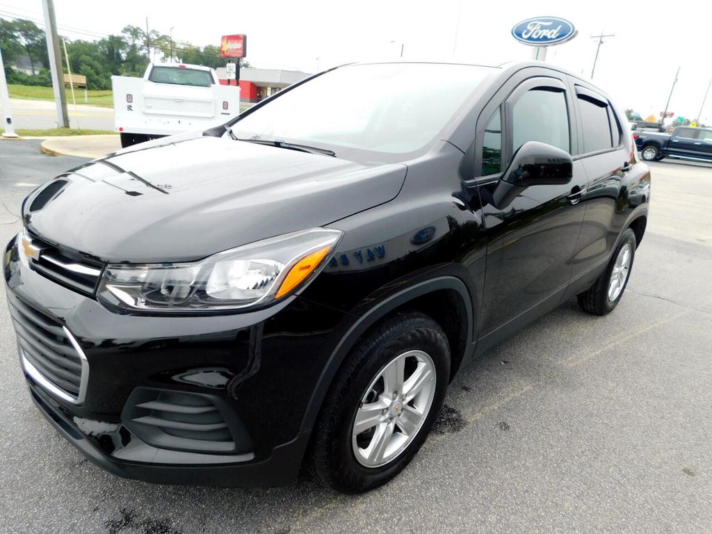 2022 Chevrolet Trax LS photo 4