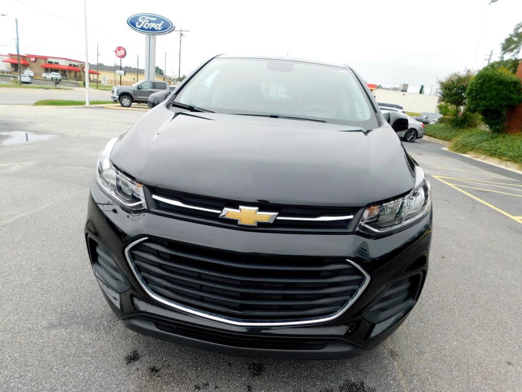 2022 Chevrolet Trax LS photo 3