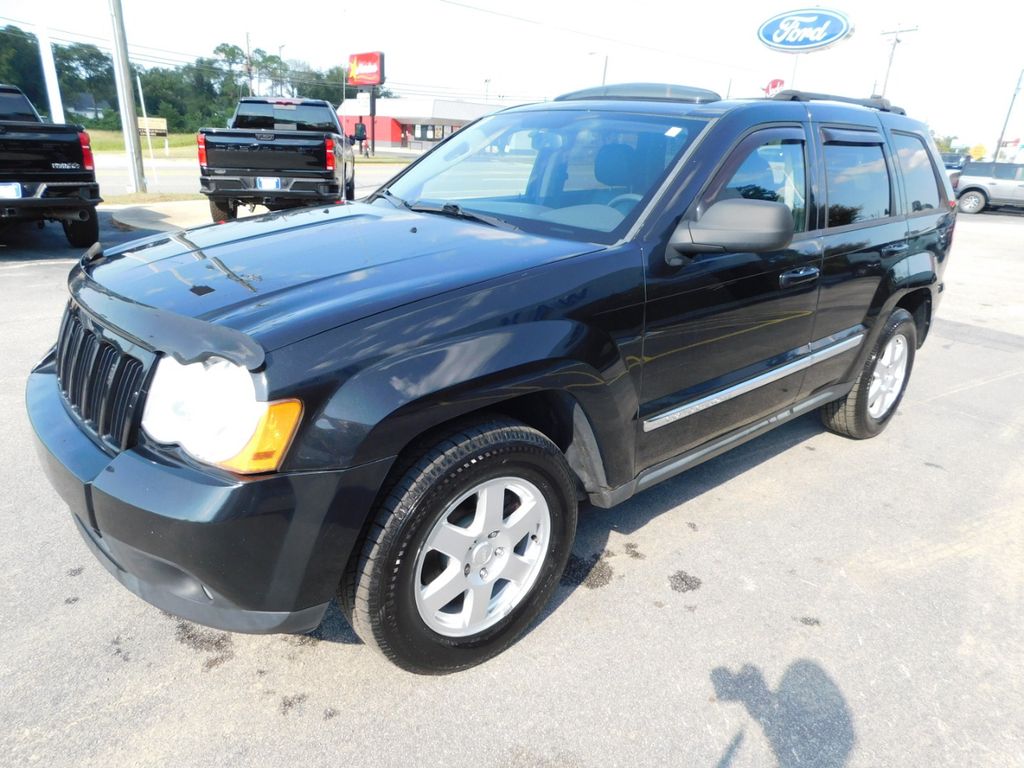 2010 Jeep Grand Cherokee Laredo photo 2