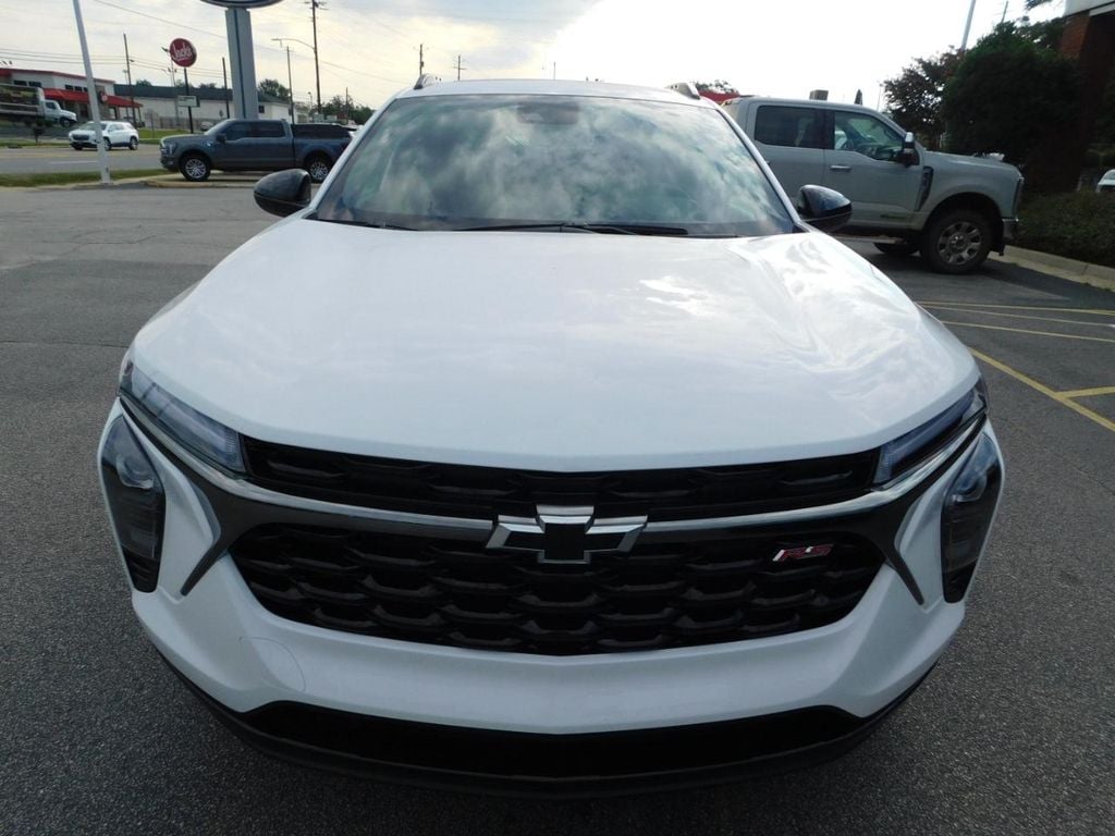 Used 2025 Chevrolet Trax 2RS SUV