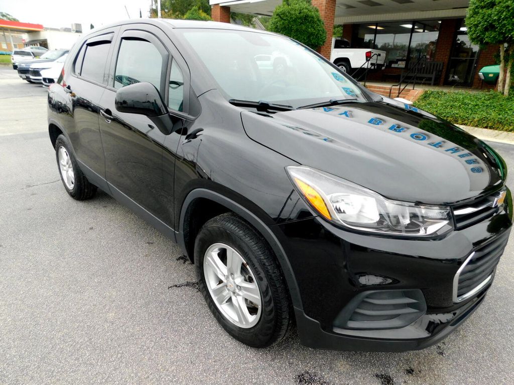 2022 Chevrolet Trax LS photo 2