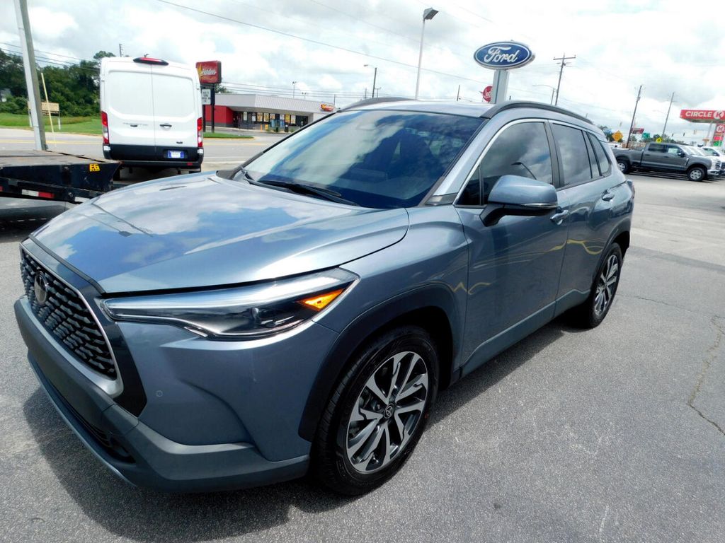 2023 Toyota Corolla Cross XLE photo 4