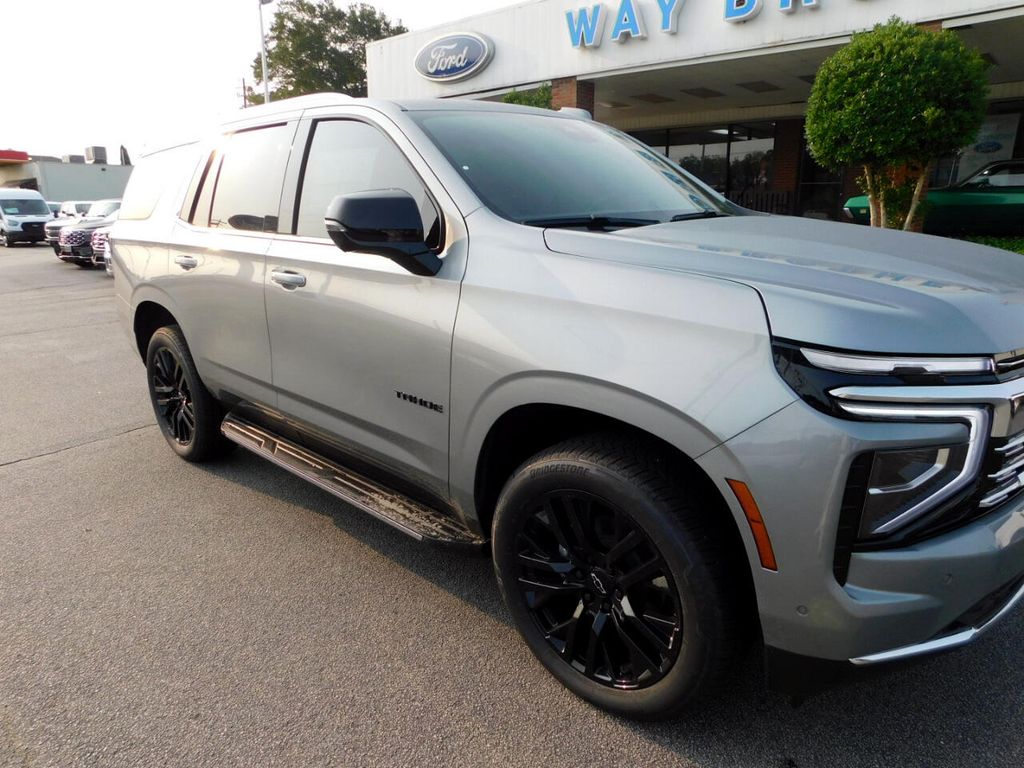 2025 Chevrolet Tahoe Premier photo 2