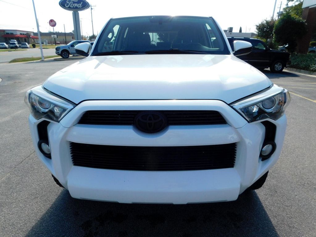 2019 Toyota 4Runner SR5 photo 3
