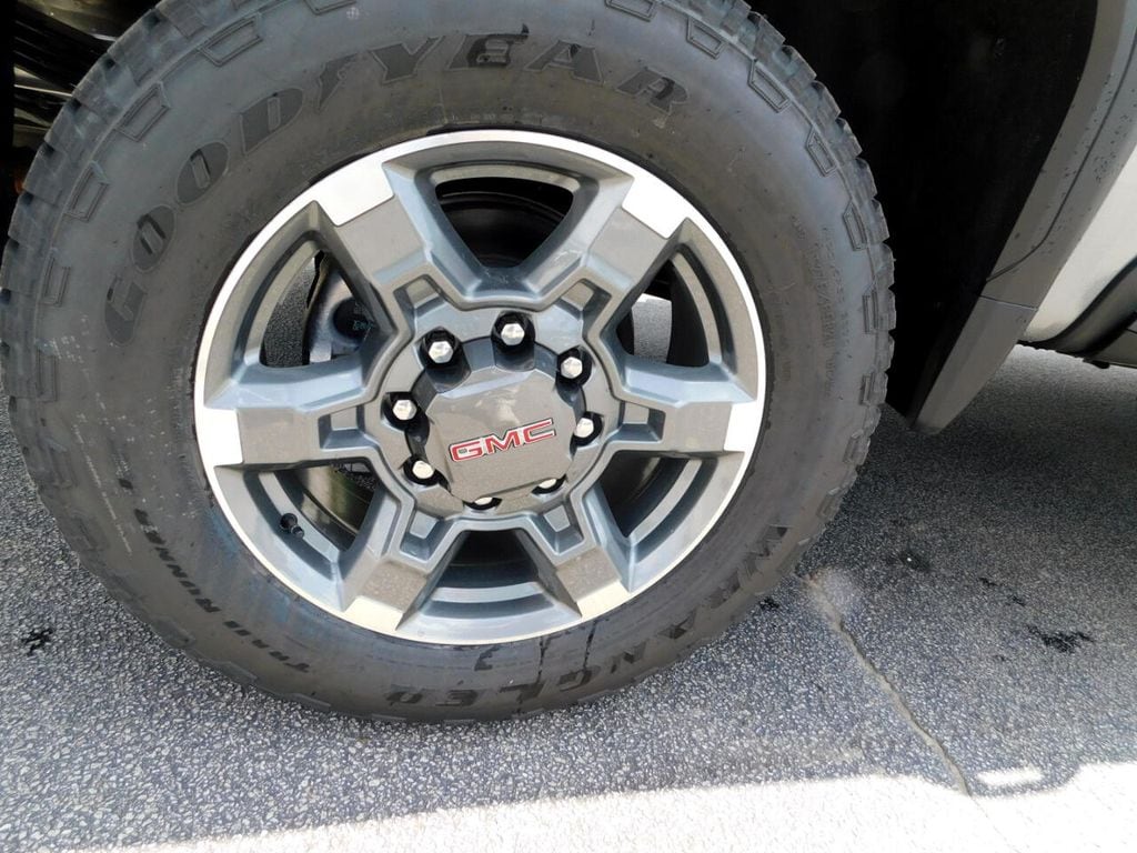 2025 GMC Sierra 2500HD SLT - Photo 13