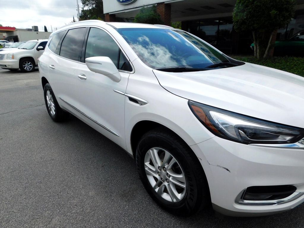 2021 Buick Enclave Essence photo 2