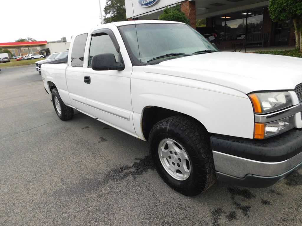2003 Chevrolet Silverado 1500 LS photo 2