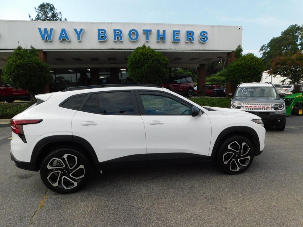 Used 2025 Chevrolet Trax 2RS SUV