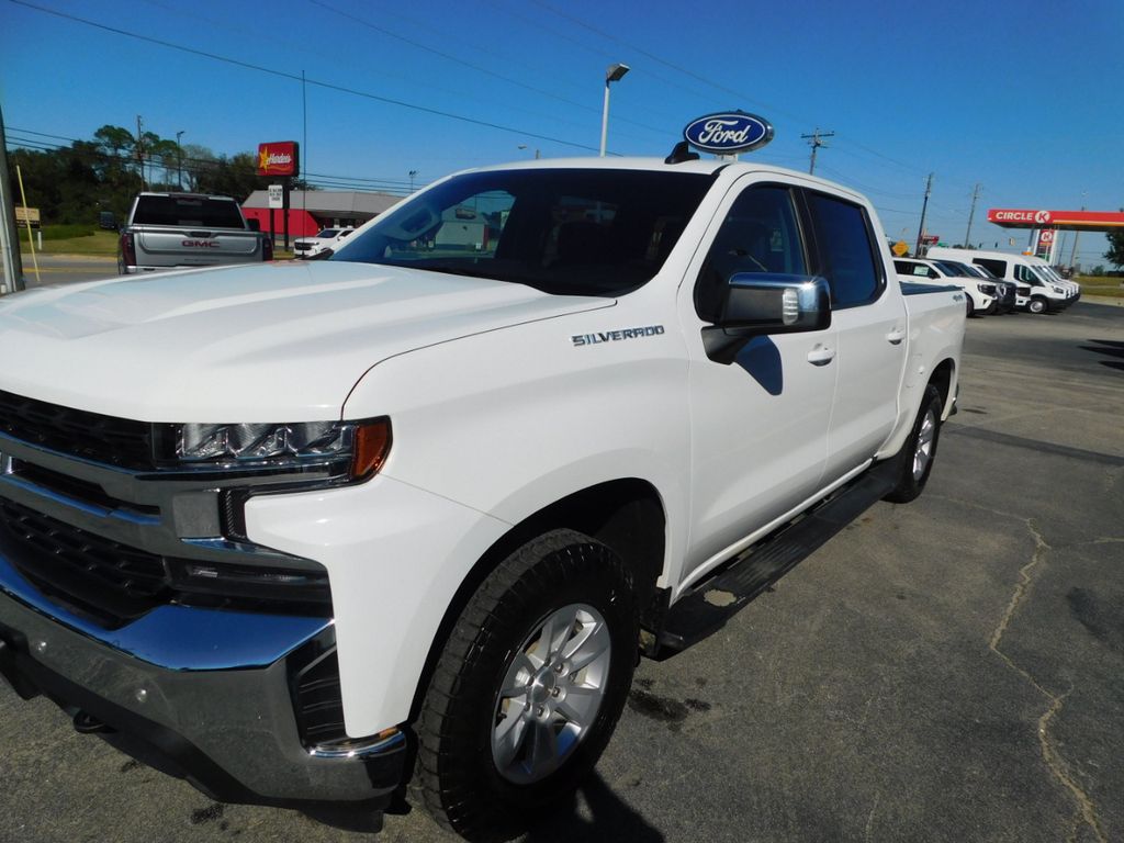 2022 Chevrolet Silverado 1500 LT photo 3