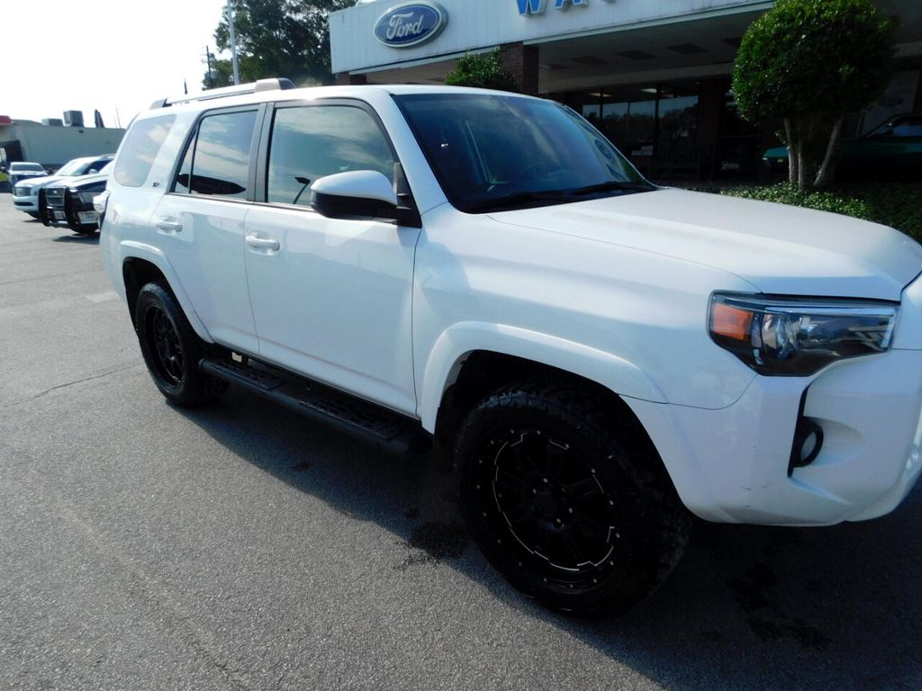 2019 Toyota 4Runner SR5 photo 2