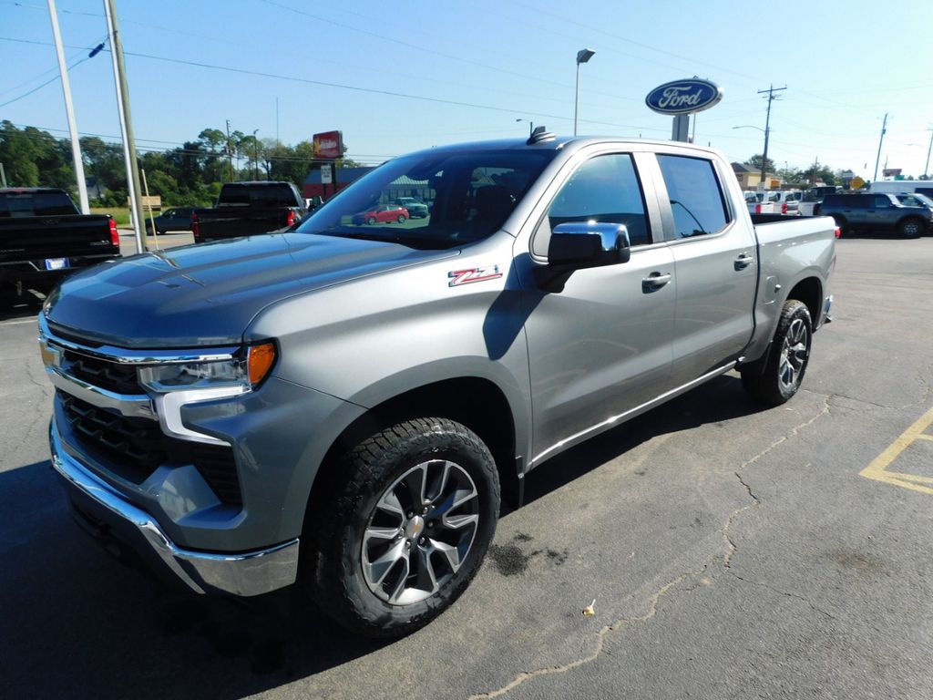 2025 Chevrolet Silverado 1500 LT photo 4